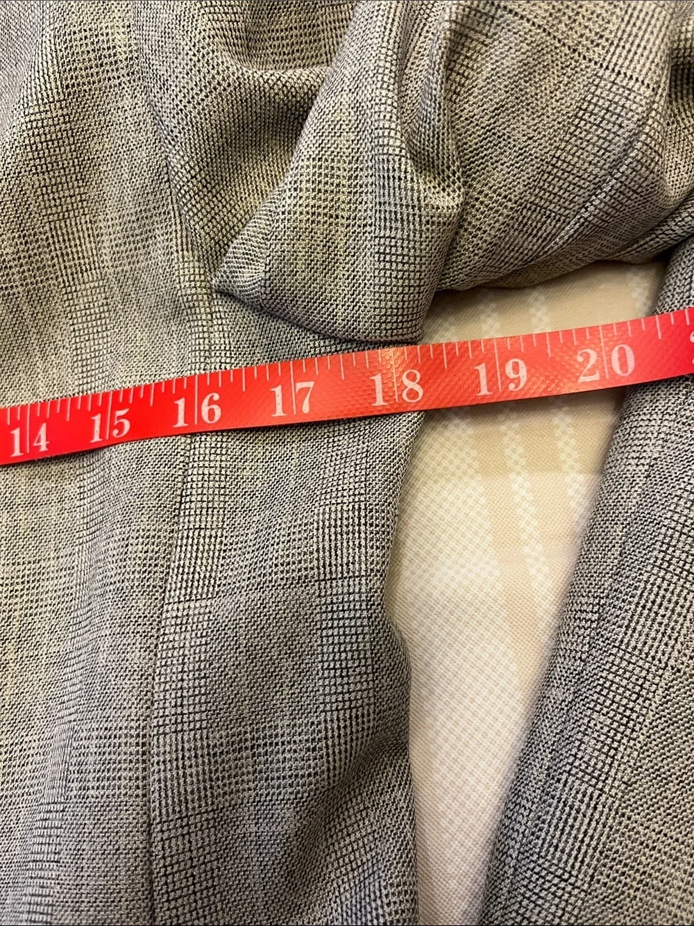 Blacker Women's Light Gray Two-Piece Suit - Tailored Blazer & Matching Pants.